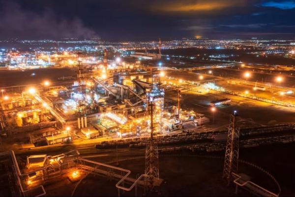 Sanksi tersebut menargetkan raksasa minyak yang  menyumbang lebih dari 5% produksi minyak global, dan menandai perubahan sikap dramatis Trump.