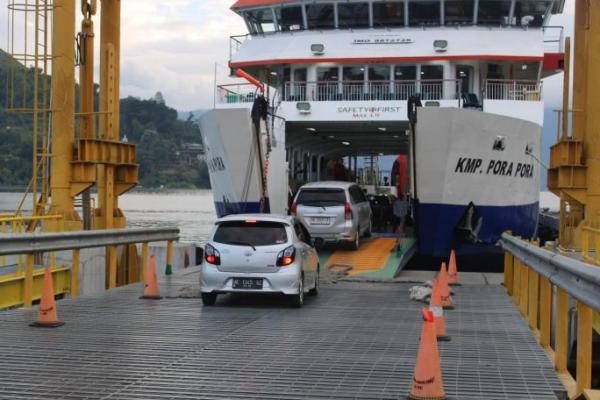 Keunikan Pulau Samosir terletak pada perpaduan alam, budaya, dan kehidupan masyarakat yang harmonis.