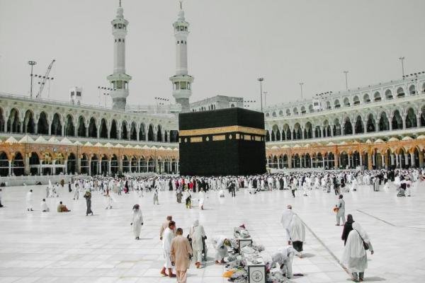 Para calon jemaah tersebut diketahui menggunakan jasa Alisha Barda Wisata (ABW) yang diduga beroperasi tanpa izin