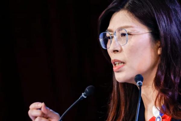 Pemimpin oposisi baru Taiwan mulai menjabat, memperingatkan risiko perang dengan Tiongkok dan berjanji membuka era perdamaian baru dengan Beijing.
