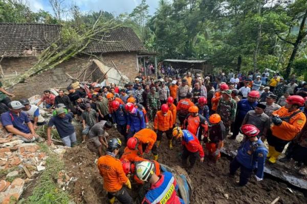 Kemensos menyiapkan santunan ahli waris sebesar Rp 60 juta untuk empat korban meninggal dunia dan santunan Rp5 juta untuk satu korban luka