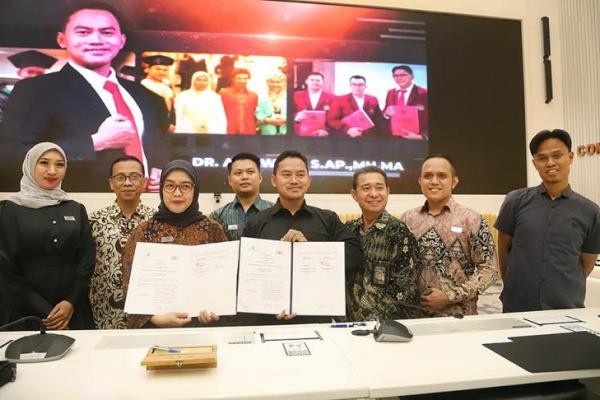 Kami meyakini ilmu pengetahuan harus dikembangkan lewat kolaborasi dan diseminasi. Jurnalis adalah mitra penting dalam menyebarkan pengetahuan.