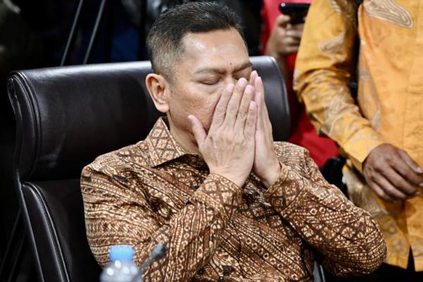 Paripurna DPR RI menyetujui Adies Kadir untuk menjadi Hakim Konstitusi pada Mahkamah Konstitusi (MK) yang berasal dari lembaga DPR RI.