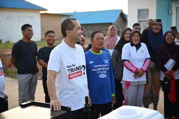 Menteri Transmigrasi (Mentrans) M. Iftitah Sulaiman Suryanagara meninjau langsung kesiapan calon transmigran di Kawasan Transmigrasi Barelang, Batam