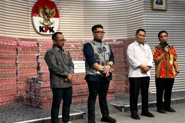 Penyerahan ini merupakan bagian dari upaya pemulihan kerugian keuangan negara akibat korupsi pengelolaan dana investasi di PT Taspen.