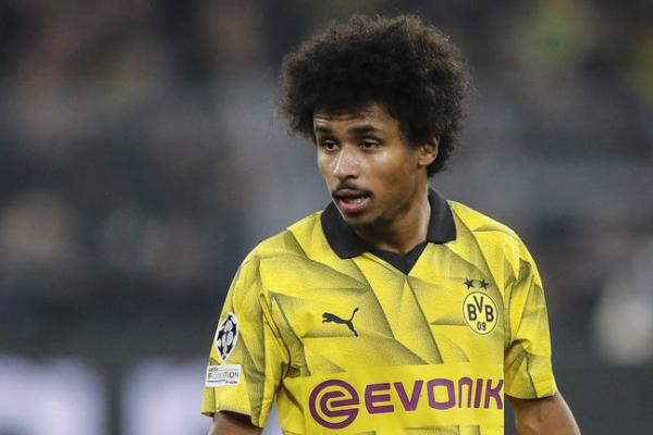 Barcelona, dikabarkan tengah menyusun rencana besar untuk memboyong bintang muda Borussia Dortmund, Karim Adeyemi, pada bursa transfer musim panas mendatang.