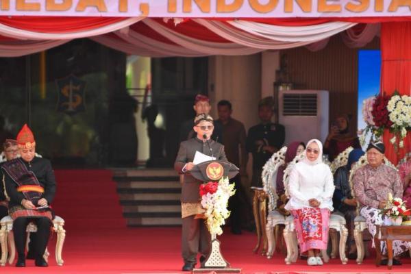 Mendikdasmen Abdul Muâ€™ti, menyampaikan bahwa pemerintah telah menetapkan berbagai program khusus untuk guru mulai tahun depan.