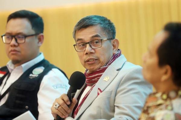 Harusnya sekitar pukul 16.00/17.00 WIB ini selesai dan rencananya juga hari ini akan pleno untuk ambil keputusan dari 11 calon hakim agung dan tiga calon hakim