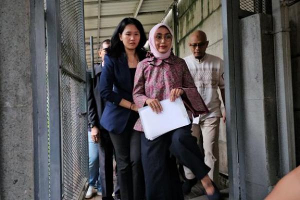 Mantan Direktur Utama PT ASDP Indonesia  Ira Puspadewi resmi bebas dari Rutan KPK usai mendapatkan rehabilitasi dari Presiden.