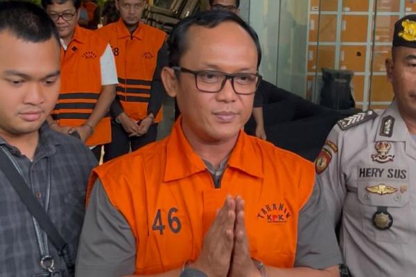Penggeledahan terkait penanganan kasus dugaan korupsi terkait Pengadaan Barang dan Jasa (PBJ) serta penerimaan gratifikasi di Pemkab Lampung Tengah.