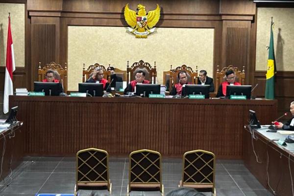 Nadiem merupakan terdakwa kasus dugaan korupsi dalam program digitalisasi pendidikan pengadaan laptop Chromebook.