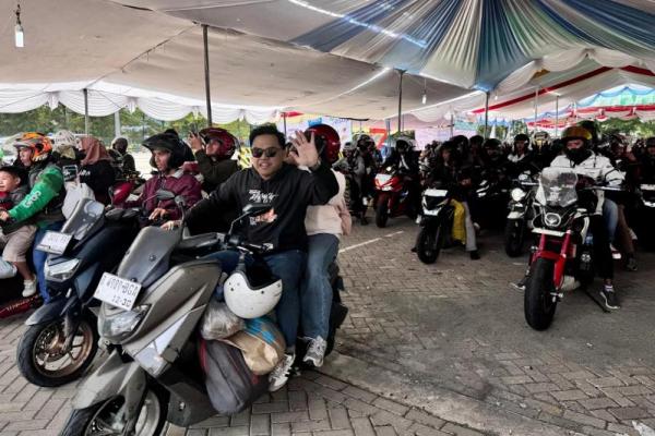 Menhub Dudy Purwagandhi memprediksi puncak arus mudik lebaran kendaraan roda dua di Pelabuhan Ciwandan, Cilegon, Banten terjadi pada hari ini dan besok.