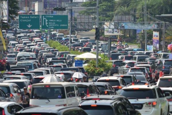 Ini Cara Mencegah Mesin Mobil Overheat saat Macet Mudik