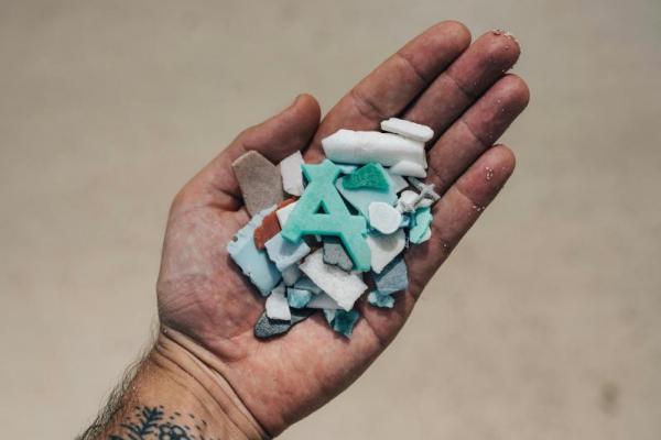 Studi terbaru menemukan paparan mikroplastik pada ayah dapat meningkatkan risiko gangguan metabolik pada anak perempuannya