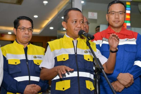 Menurut Bahlil, kebijakan pencampuran etanol ke dalam bensin bertujuan mengurangi ketergantungan Indonesia terhadap impor bahan bakar minyak, khususnya bensin