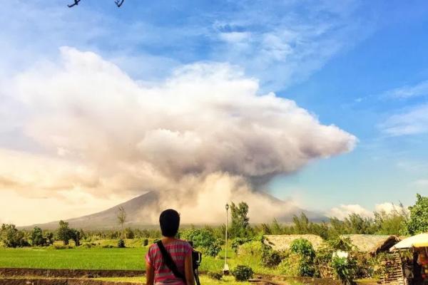 Filipina menaikkan status Gunung Mayon di Provinsi Albay. Dikatakan bahwa gunung api itu berpotensi meletus dalam beberapa hari atau pekan mendatang.