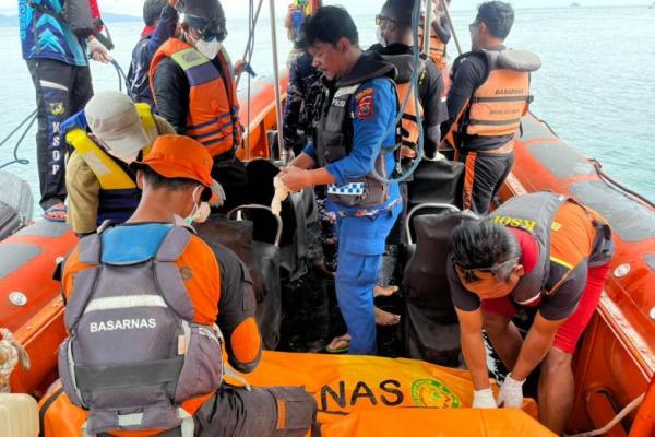 Tim SAR gabungan menemukan satu jenazah korban hilang tenggelamnya KM Putri Sakinah, Pulau Komodo, Kecamatan Komodo