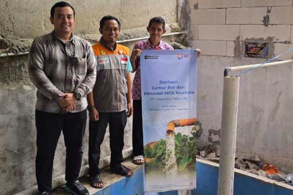 Program ini diwujudkan melalui pembangunan sumur bor serta fasilitas mandi, cuci, kakus (MCK) di salah satu mushola yang berada di Kampung Gunung Geulis