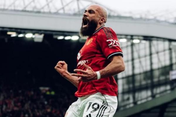 Manchester United meraih kemenangan prestisius 2-0 atas Manchester City di Old Trafford.