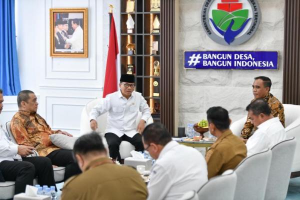 Menurut Mendes PDT, digitalisasi bukan lagi pilihan, melainkan keharusan agar desa tidak tertinggal dari perkotaan