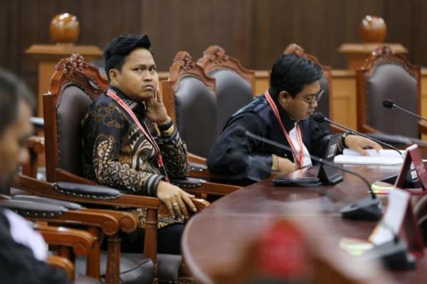 Dalam konferensi pers, Hotman Paris sempat melontarkan kalimat â€œLu punya otak enggak?â€ kepada seorang wartawan saat menjalankan tugas jurnalistik di Kejagung.