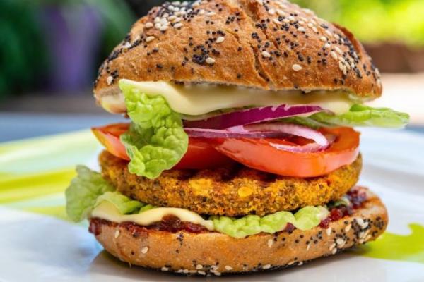Selama bertahun-tahun, istilah ultra-processed food atau makanan ultra-olahan sering dianggap sebagai musuh kesehatan.