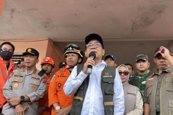 Menko PMK Pratikno menyampaikan komitmen pemerintah pusat dalam mempercepat penanganan bencana tanah longsor di Pasirlangu, Cisarua, Bandung Barat, Jabar