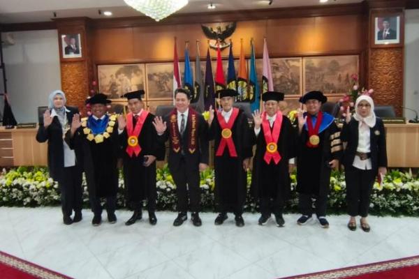 Doktor Yusof Ferdinand Dilantik menjadi Doktor Universitas Pancasila dengan disaksikan  Menko Kumham Imipas Yusril Ihza Mahendra
