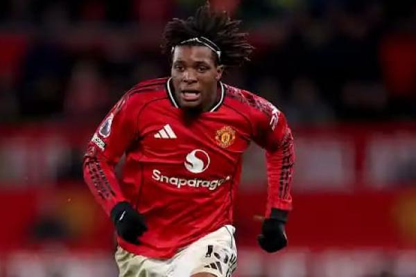 Manchester United berpotensi kehilangan Patrick Dorgu dalam waktu cukup lama setelah sang pemain mengalami cedera hamstring.