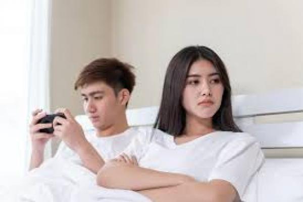 Toxic relationship tidak selalu ditandai kekerasan fisik, dalam banyak kasus, hubungan semacam ini justru terlihat normal dari luar