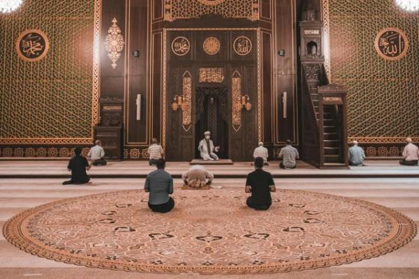 Membaca salawat kepada Nabi Muhammad SAW adalah salah satu ibadah yang paling istimewa dalam Islam.