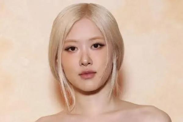 Rose, penyanyi sekaligus penulis lagu dari grup K-pop Blackpink, mengungkapkan bahwa dirinya belum siap untuk menjalani tur dunia sebagai solois.