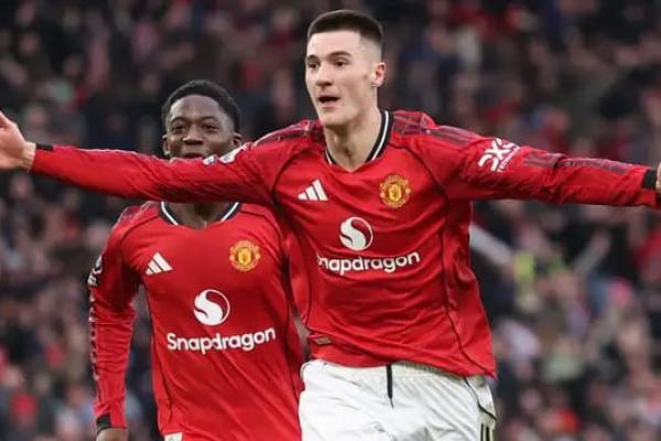 Penyerang Benjamin Sesko terus menunjukkan ketajamannya bersama Manchester United di Liga Inggris.