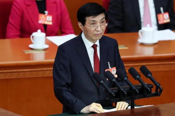China menyatakan dukungan kuat terhada kelompok pro-reunifikasi di Taiwan serta mengambil tindakan tegas terhadap kelompok yang dianggap separatis.