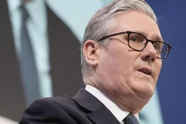 PM Inggris Keir Starmer akan mengumumkan larangan penggunaan media sosial oleh anak-anak di Inggris dalam upaya memperkuat posisinya di Partai Buruh