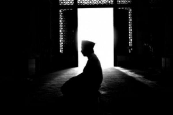 Sholat Tahajud menjadi salah satu ibadah sunnah yang memiliki keutamaan besar.
