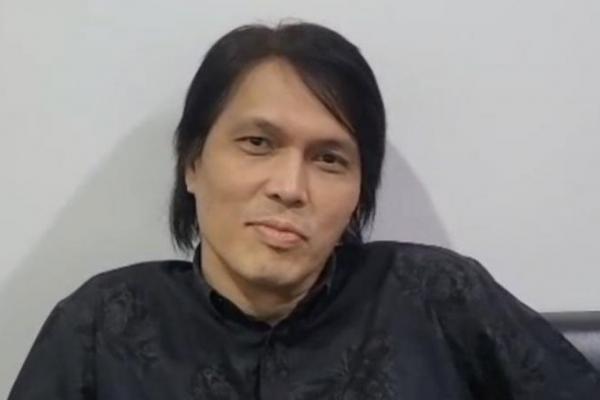 Menurut saya, minimum Rp15 juta. Itu juga untuk yang bekerja di daerah 3T, daerah terpencil, bahkan harus lebih banyak dari itu. Insentifnya harus lebih banyak.