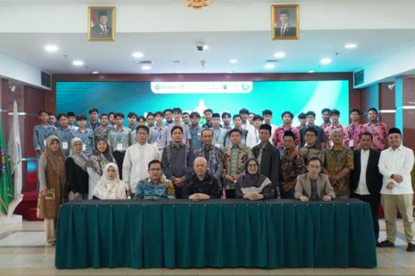 Prof. Gunawan Suryoputro selaku Rektor Uhamka dalam sambutannya menyampaikan bahwa pada generasi saat ini mental mereka harus dilatih agar siap dan bijak