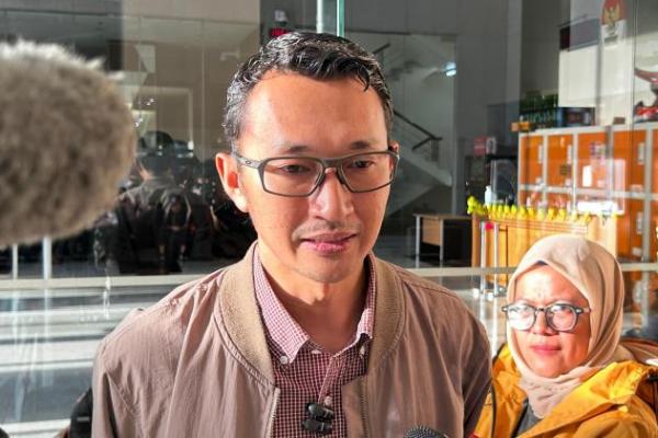 KPK menjadwalkan pemeriksaan terhadap staf ahli Menteri Perhubungan (Menhub) era Budi Karya Sumadi, Robby Kurniawan pada Senin, 4 Mei 2026.
