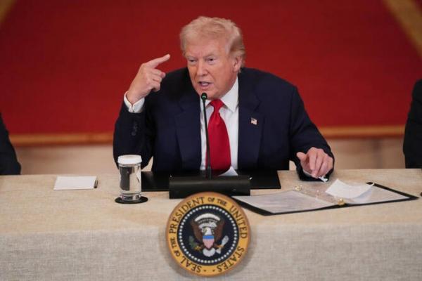 Trump Sebut AS yang Berhak Pungut Biaya Kapal, Bukan Iran