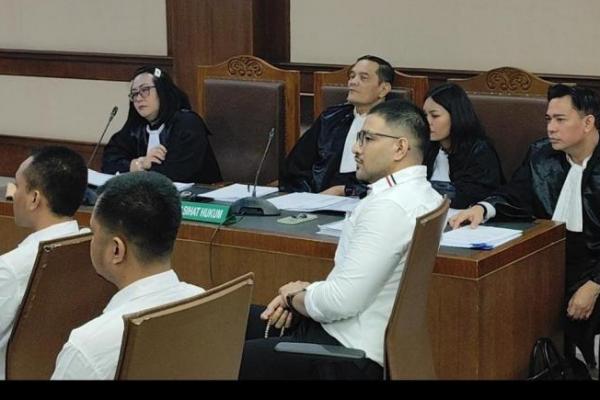 Aktor Ammar Zoni dituntut hukuman sembilan tahun penjara serta denda Rp 500 juta subsider 140 hari kurungan