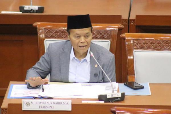 Raker dengan Kemenag, HNW Ingatkan Agar Ditjen Pesantren Segera Diwujudkan