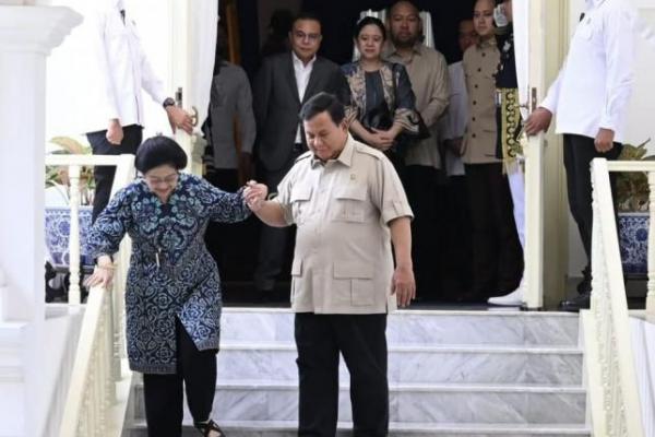 Pertemuan berlangsung sangat cair, membicarakan berbagai persoalan kebangsaan.