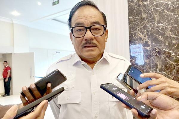 Strukturnya tidak sehat. Kelihatannya banyak maskapai, tapi sebenarnya hanya berputar di dua grup besar. Ini menciptakan semacam ilusi kompetisi.