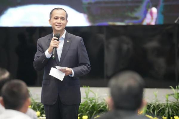 Saya sedang mencari lahan di Banten, di mana yang ada lahan, misalkan 100 hektar kan sudah bisa untuk kawasan industri. Tetapi nanti lahan itu tetap punya negar