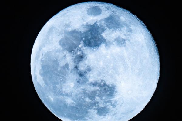 Blue Moon 2026: Mengapa Bulan Purnama Langka Ini Disebut "Bulan Biru"?