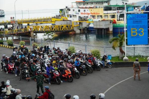 Pada H+6, tercatat pergerakan tertinggi mencapai 15.781 unit kendaraan dan 49.523 penumpang