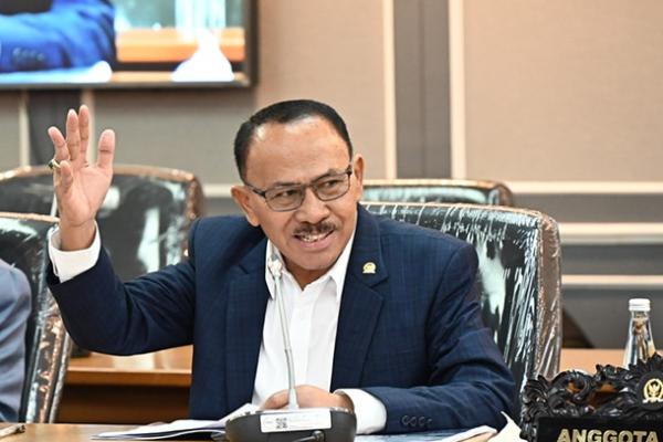 Anggota Komisi XIII DPR RI Maruli Siahaan mendorong pemerintah memperluas akses bantuan hukum bagi masyarakat adat di Papua.