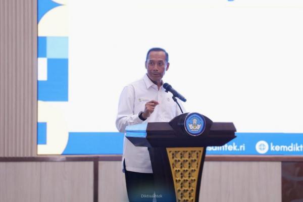Kemdiktisaintek mendorong penguatan ekosistem untuk meningkatkan jumlah pekerja migran Indonesia terampil, terutama di sektor-sektor berkeahlian tinggi.