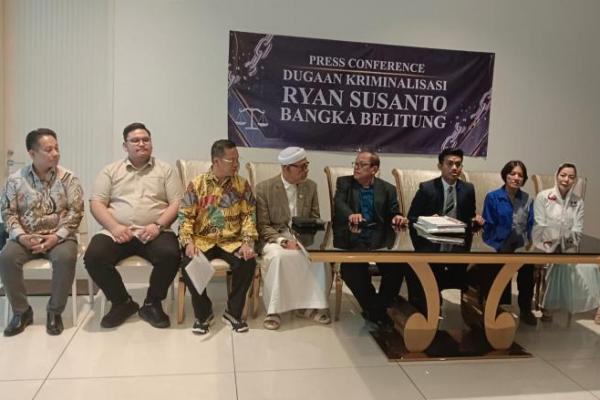Tim Hukum Ryan Susanto berkumpul mengungkapkan bahwa panangkapan kliennya tidak ada barang bukti perikatan kerjasama
